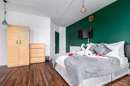 City Gate  - image 25