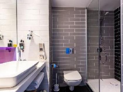 Premier Inn London Canary Wharf (Westferry) - image 12