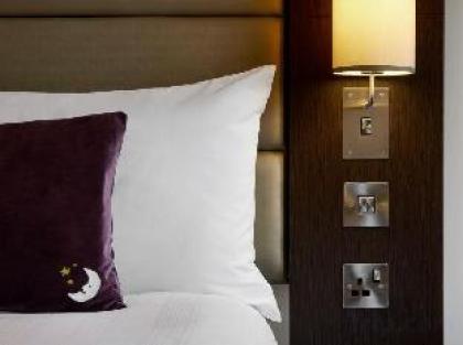 Premier Inn London Canary Wharf (Westferry) - image 9