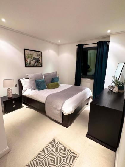 NEW Spacious 2 bedroom Apartment with Balcony - image 12
