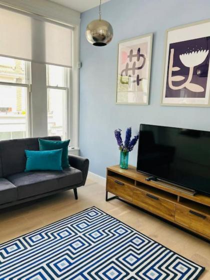 Elegant 1st Floor 1BR Belsize Park Apartment - image 2