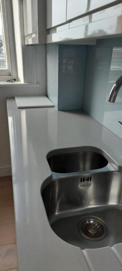 Elegant 1st Floor 1BR Belsize Park Apartment - image 7
