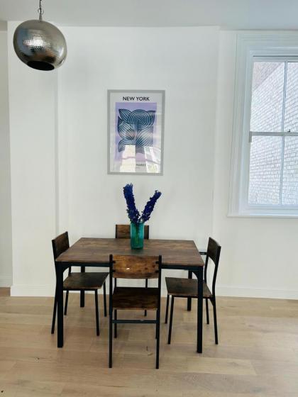 Elegant 1st Floor 1BR Belsize Park Apartment - image 9