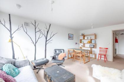 Warm & Inviting 1bedroom Flat with Patio Camden Town! - image 12