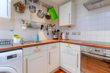 Warm & Inviting 1bedroom Flat with Patio Camden Town! - image 8