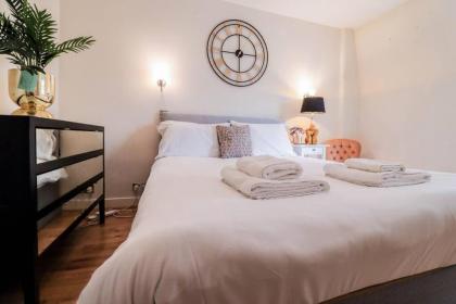 Cozy flat nestled in the heart of Bond Street - image 21