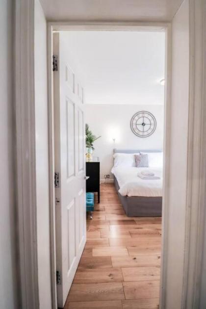 Cozy flat nestled in the heart of Bond Street - image 23