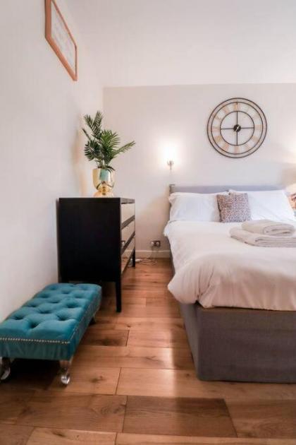 Cozy flat nestled in the heart of Bond Street - image 24