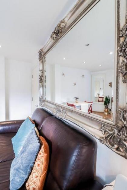 Cozy flat nestled in the heart of Bond Street - image 29