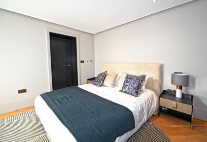 Luxurious Penthouse Kensington - image 11