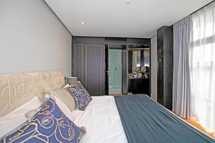 Luxurious Penthouse Kensington - image 12