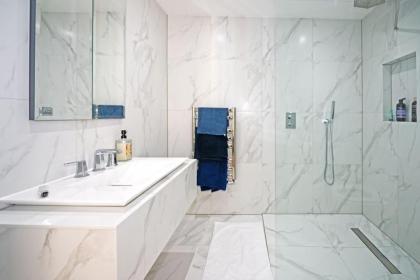 Luxurious Penthouse Kensington - image 13
