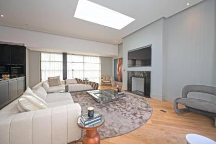 Luxurious Penthouse Kensington - image 3