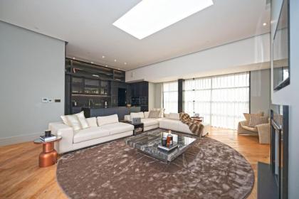 Luxurious Penthouse Kensington - image 4