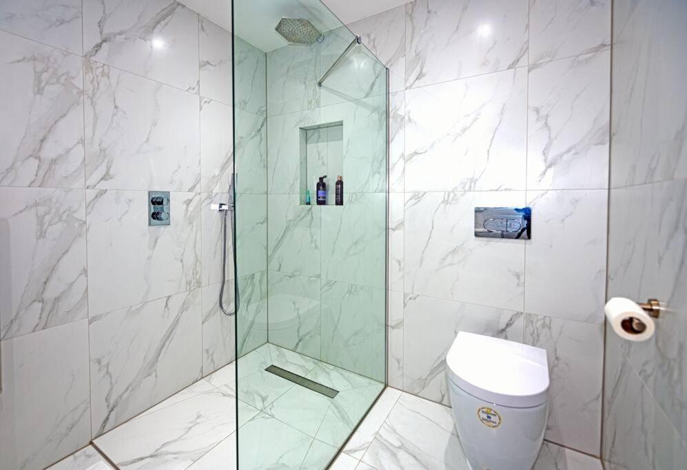 Luxurious Penthouse Kensington - image 7
