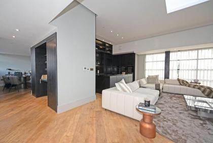 Luxurious Penthouse Kensington - image 9