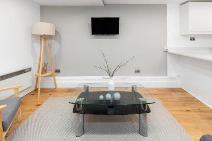 The Camden Flat - image 10