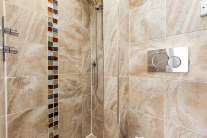 The Camden Flat - image 23