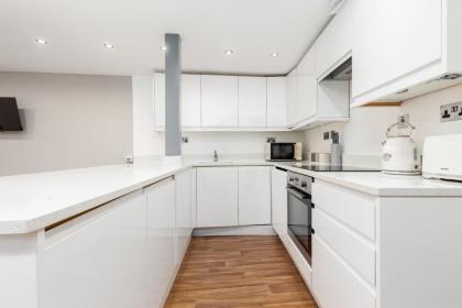 The Camden Flat - image 25