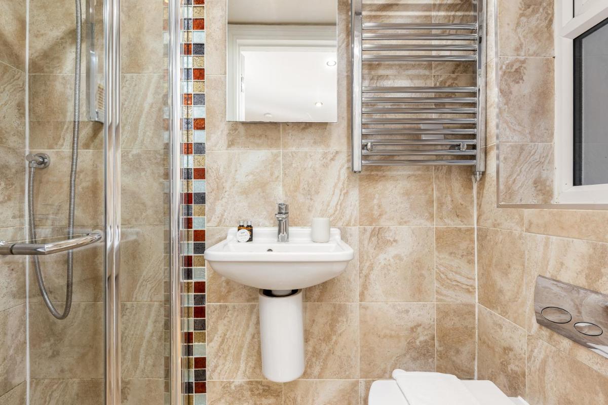 The Camden Flat - image 4