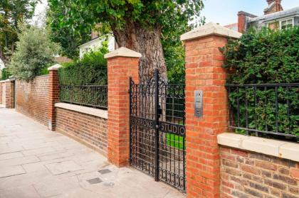 The Kensington Gatehouse - image 14