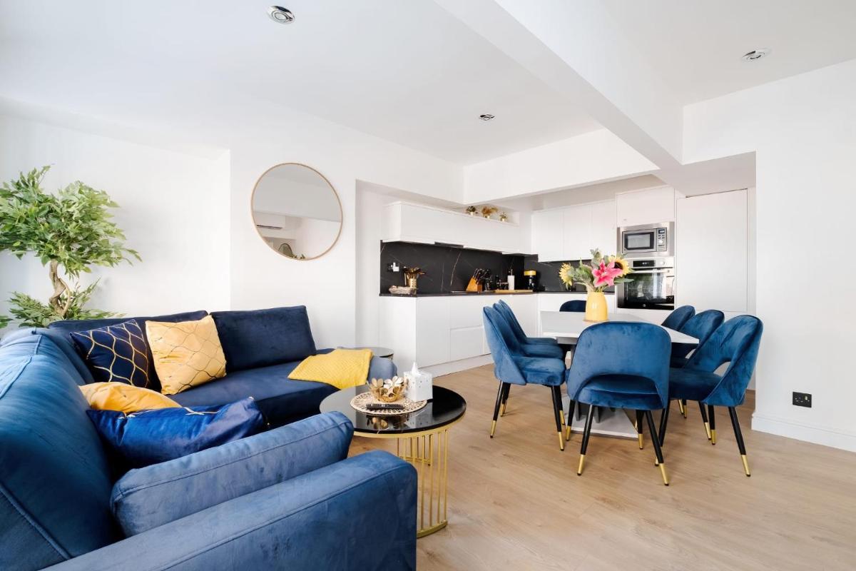 Modern 3 Bedroom and 2 Bathroom Apartment - image 2