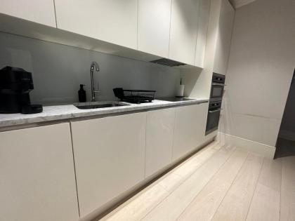 Chic Covent Garden Apartment By Sloanes Group - image 12