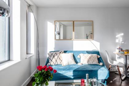 Chic 1 Bed apt in Kings Cross by City Apartments UK Short Lets Services Acommodation - image 16