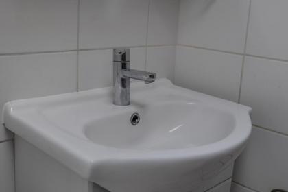 Very Spacious and beautiful 4-Bed House in London - image 10