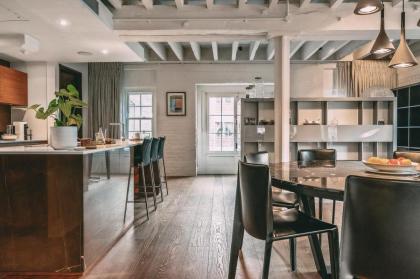 Immaculate 2-Bed Loft Apartment In Central London - image 3