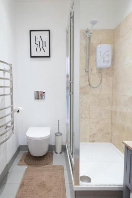 Trendy & Central 2BD Flat -Brick Lane Shoreditch! - image 25