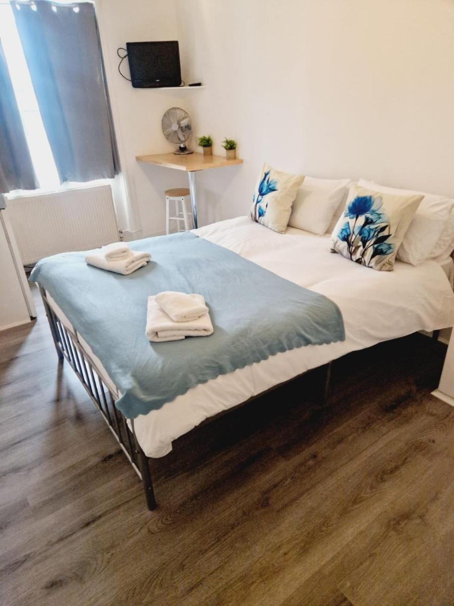 Bright Studio Top Floor Near Paddington F20 - main image