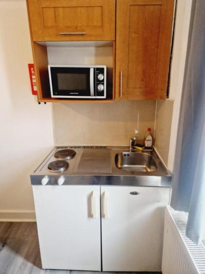 Bright Studio Top Floor Near Paddington F20 - image 2