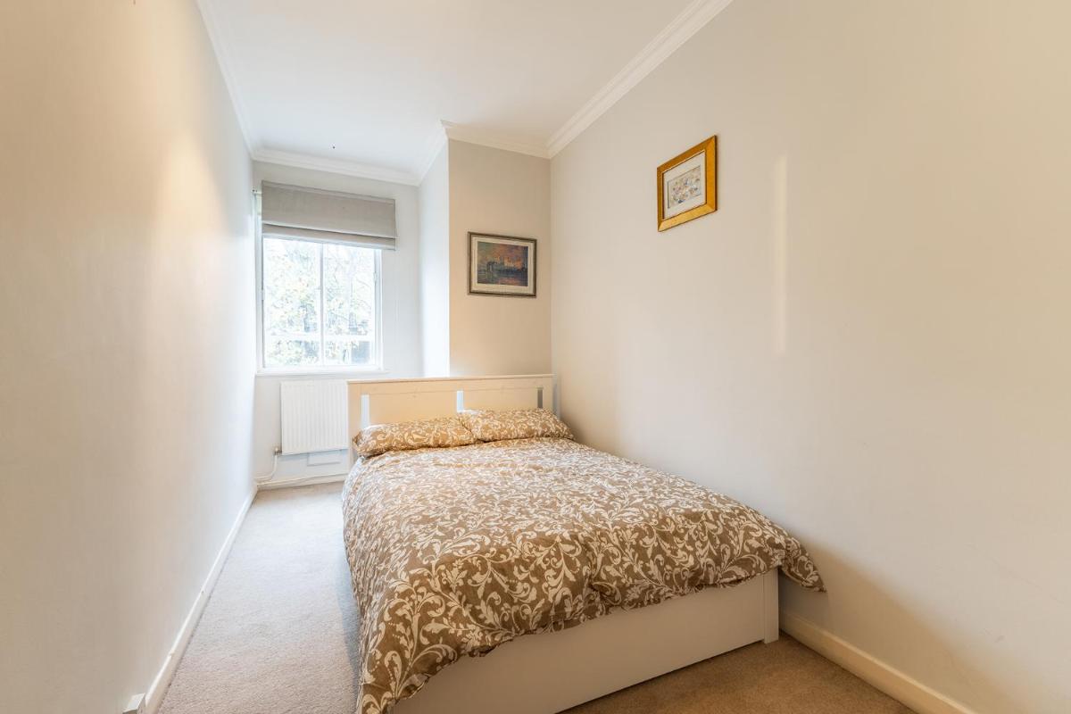 2 Bed Central London Apartment - image 4