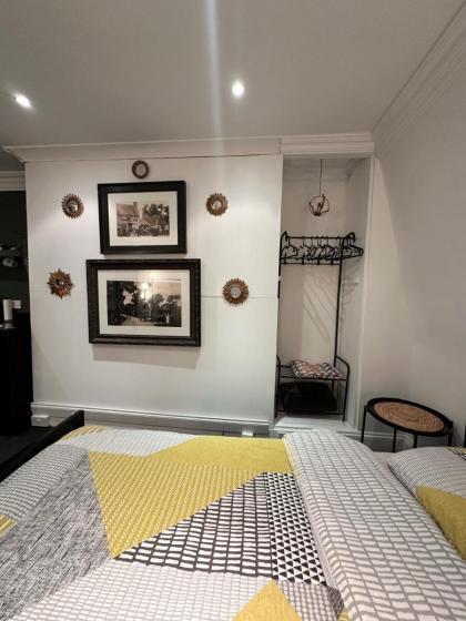 Central London Flat - NorthWest - image 12