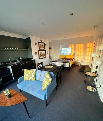 Central London Flat - NorthWest - image 4
