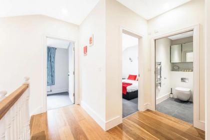 Pass the Keys Cosy Elegant Shepherds Bush Flat - image 25