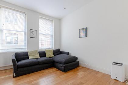 Stylishly Snug 1BD Flat Camden Town! - image 2