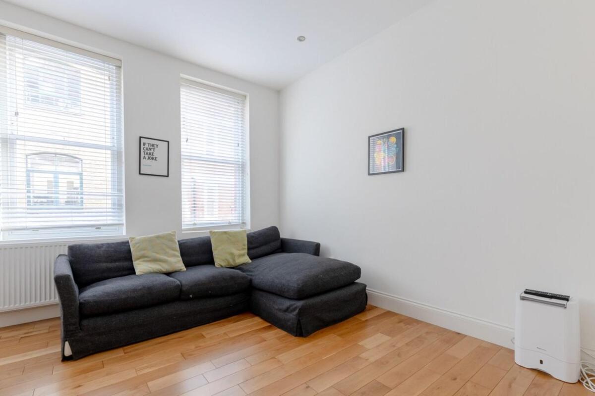 Stylishly Snug 1BD Flat Camden Town! - image 2