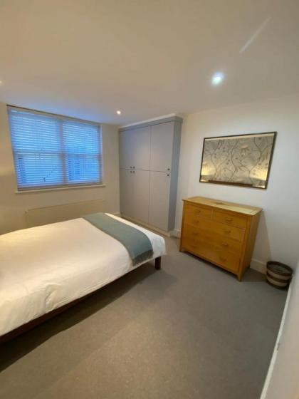 Contemporary 2BD Flat - 1 Min to Pimlico Station! - image 10
