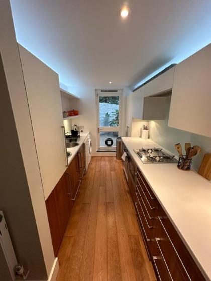 Contemporary 2BD Flat - 1 Min to Pimlico Station! - image 12