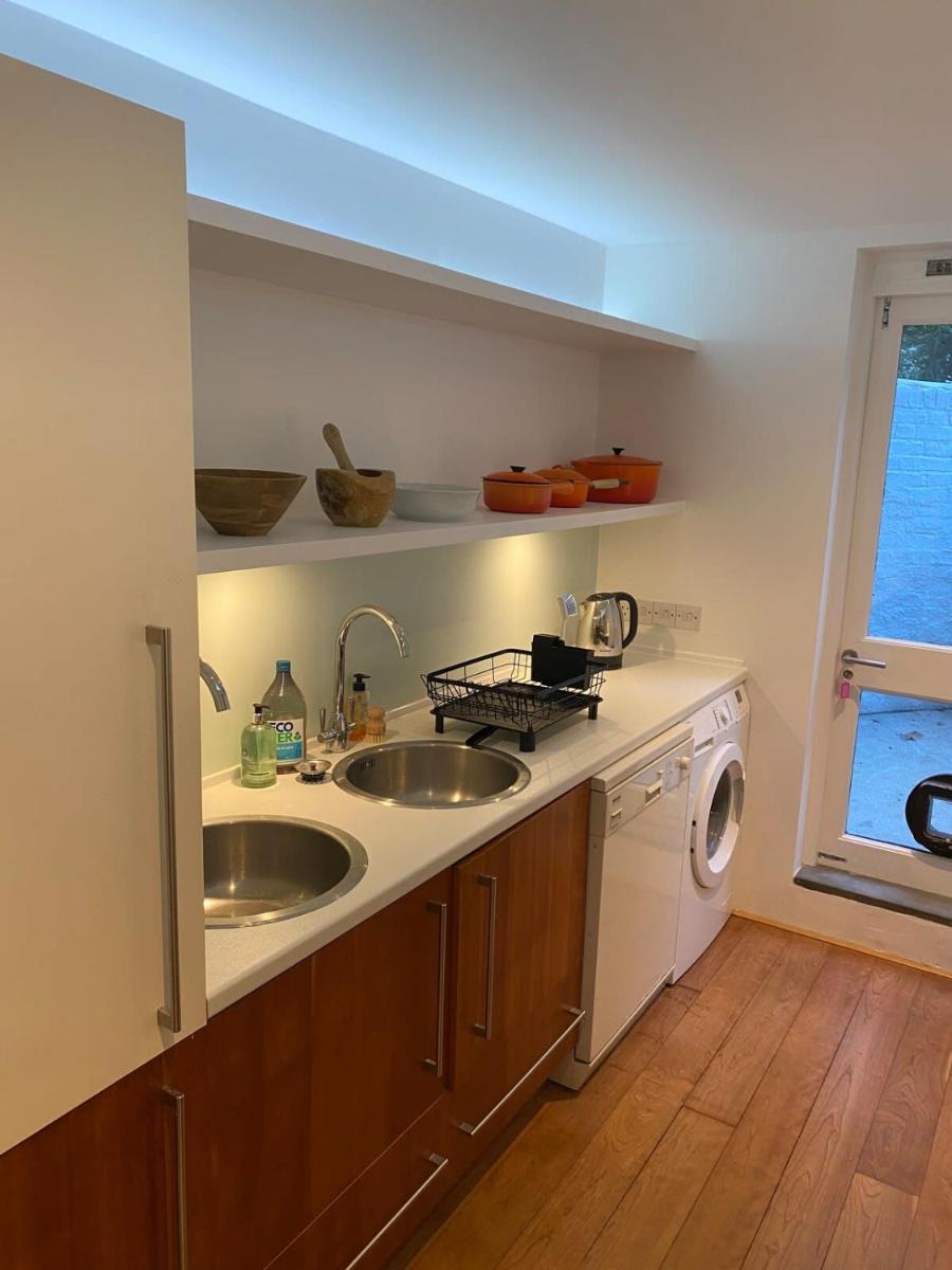 Contemporary 2BD Flat - 1 Min to Pimlico Station! - image 6