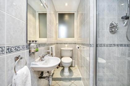 Historic Whitehall flat in SW1 by UnderTheDoormat - image 13