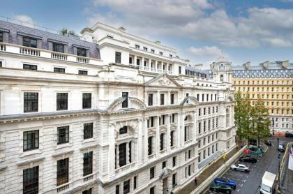 Historic Whitehall flat in SW1 by UnderTheDoormat - image 17