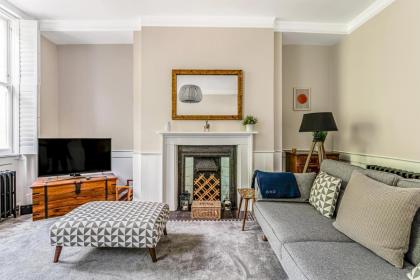 Pass the Keys Luxury Converted Victorian Flat in Leafy Highbury