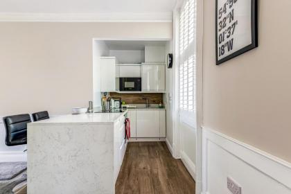 Pass the Keys Luxury Converted Victorian Flat in Leafy Highbury - image 11
