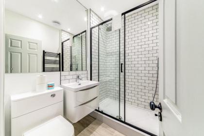 Pass the Keys Luxury Converted Victorian Flat in Leafy Highbury - image 16