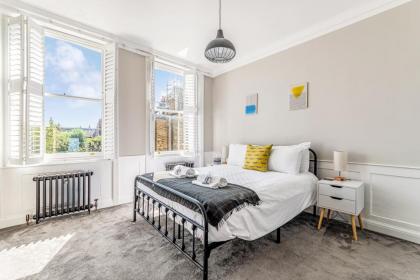 Pass the Keys Luxury Converted Victorian Flat in Leafy Highbury - image 2