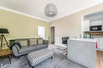 Pass the Keys Luxury Converted Victorian Flat in Leafy Highbury - image 7