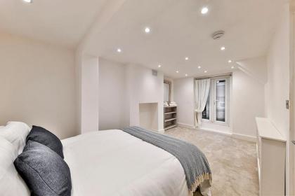 2BR Notting Hill with patio - image 6